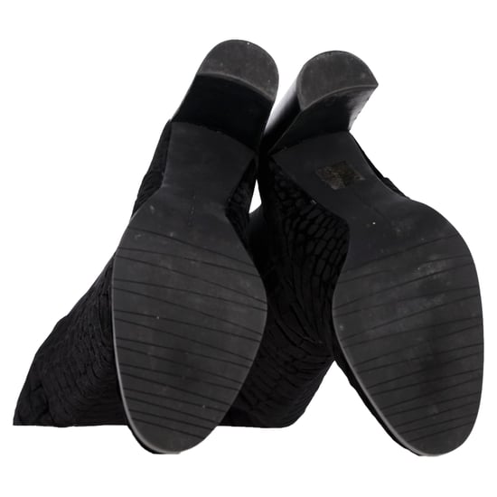 Stuart Weitzman – Kniehohe Stiefel mit Krokodilprägung aus schwarzem Samt - Image 6