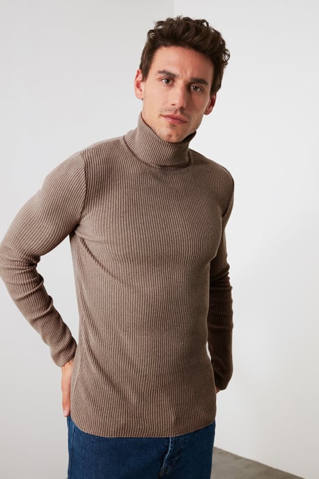 Trendyol Hommes Col roulé Corps conique Chandail - Image 2