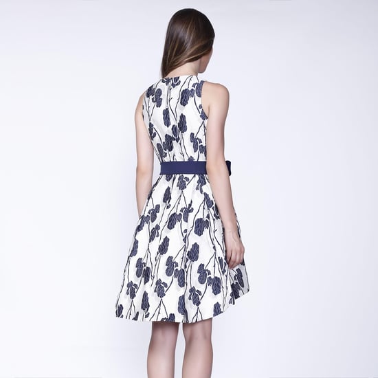 Skaterkleid aus Blumenjacquard mit zusätzlichem Gürtel - Image 2