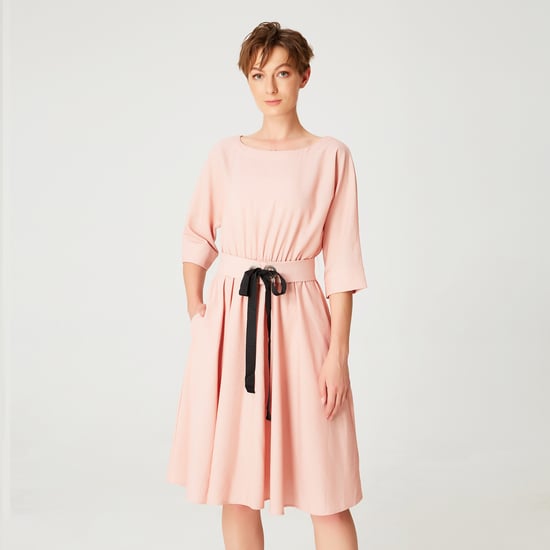 Ausgestelltes Kleid mit breitem Gürtel - Image 1