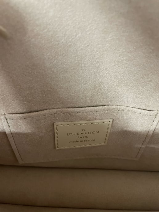 Louis Vuitton Dauphine East West Broderie Anglaise Handtasche aus beigem Kalbsleder - Image 4
