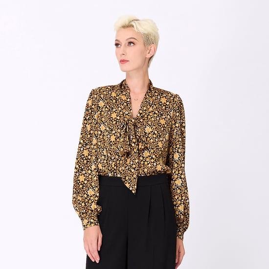 Bluse mit Ascot-Krawatte und Art-Deco-Print - Image 1