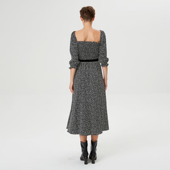 Geräuchertes Kleid mit quadratischem Kragen und Liberty-Print - Image 5
