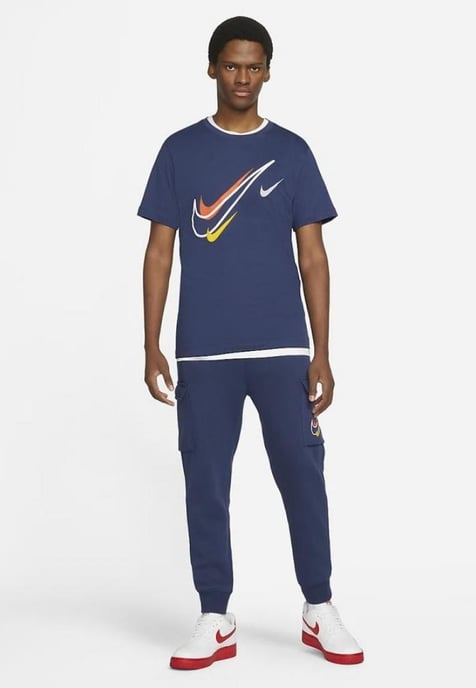 Nike Herren Court Swoosh Logo T-Shirt in Marineblau - Image 4