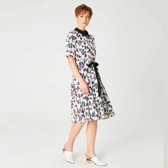 Trapèze-Robe in Midi-Länge mit feinen Brüsten und Fransen - Image 2