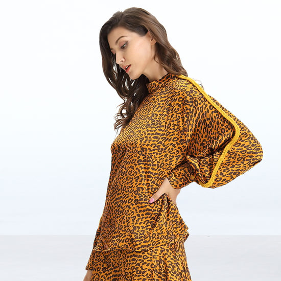 Bluse mit Leopardenmuster und Quastenärmeln - Image 3