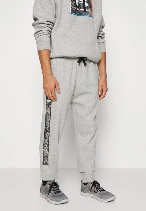 Under Armour Herren Rivel Graphic Trainingsanzug in Grau - Image 5
