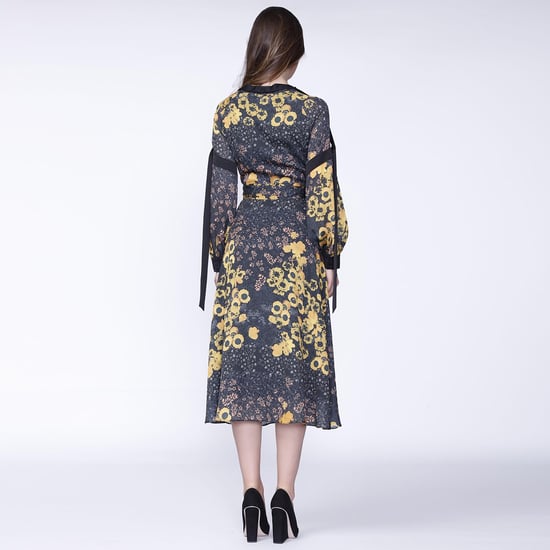 Midikleid in Wickeloptik mit Blumenmuster - Image 2