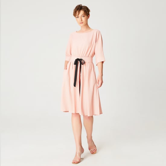 Ausgestelltes Kleid mit breitem Gürtel - Image 4