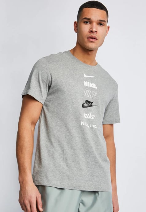 Nike Stack Logo Herren-T-Shirt in Grau - Image 1