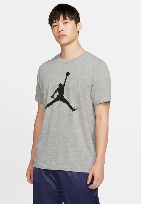 NIKE Herren M J Jumpman SS Crew T Shirt in grau - Image 1