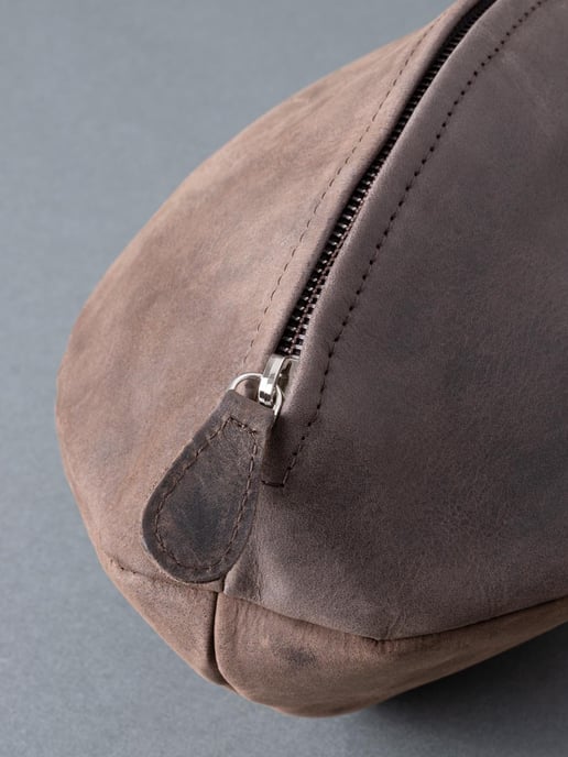 Hunter Rugby Ball Leather Wash Bag in Chocolate