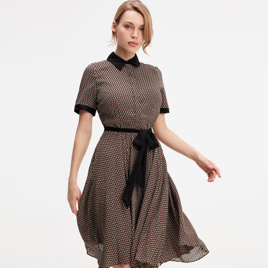 Bedrucktes Hemdkleid mit Druck und kontrastierendem Kragen - Image 5