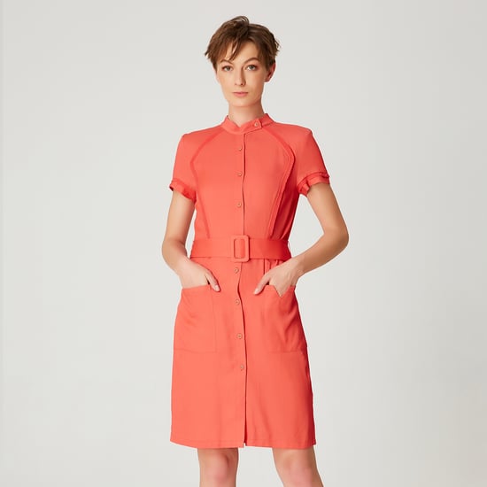 Kurzes strukturiertes Hemdkleid - Image 1