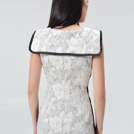 Maßgeschneidertes Brokatkleid mit kontrastierenden Borten - Image 4