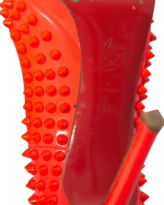 Christian Louboutin Pigalle Plato 120 Spiked Heels in neonglänzendem rotem Lackleder - Image 5
