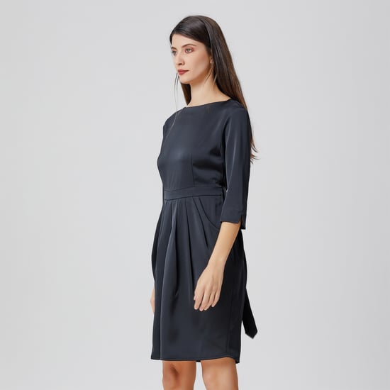 Geripptes Kleid mit Falten - Image 4