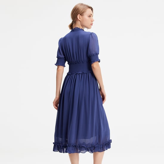 Chiffonkleid mit Smokings und kleinen Rüschen - Image 4