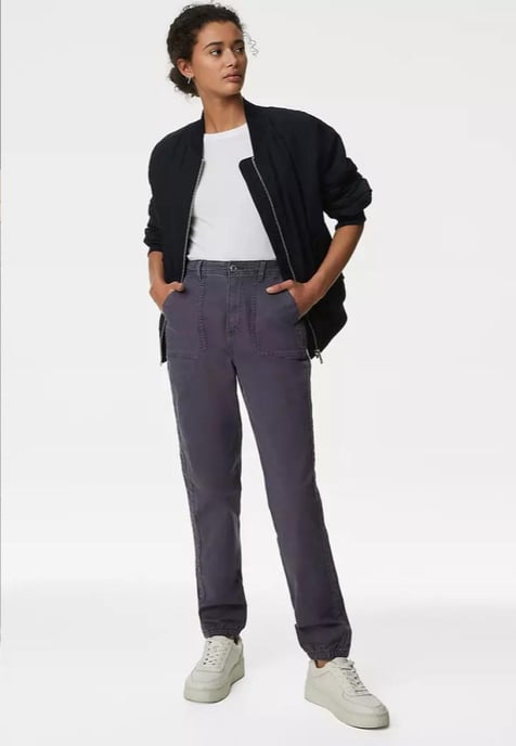 M&S Collection Damen Baumwollmischung Slim Fit Ankle Grazer Joggers Light Indigo - Image 4