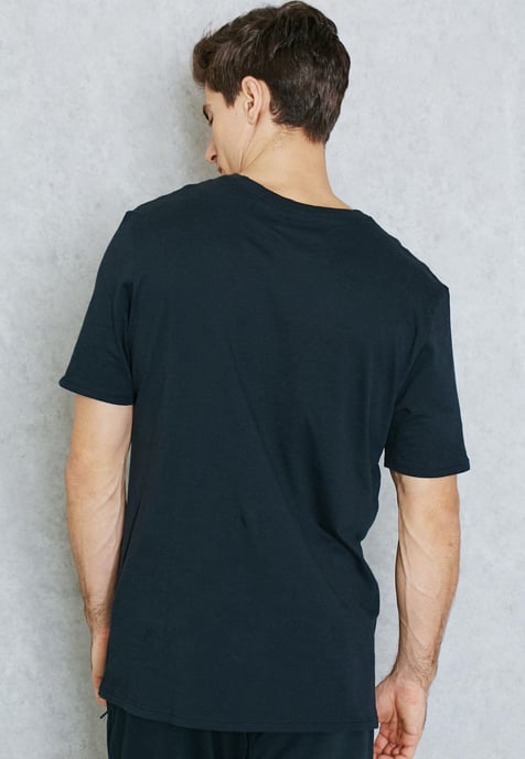 Nike Futura T-Shirt mit gesticktem Logo in Schwarz & Sliver - Image 2