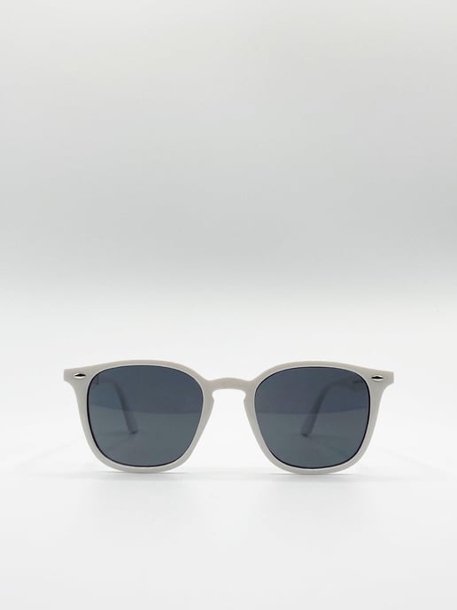 Classic Preppy Square Sunglasses With Key Hole Nosebridge