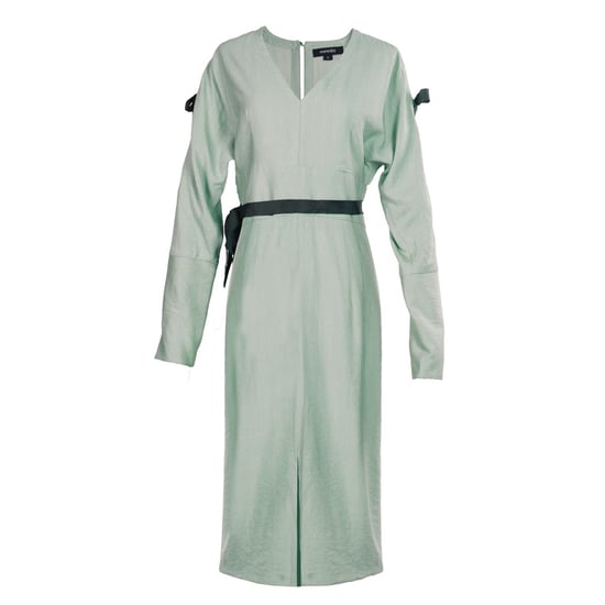Robe cintrée manches longues épaules dénudées col V