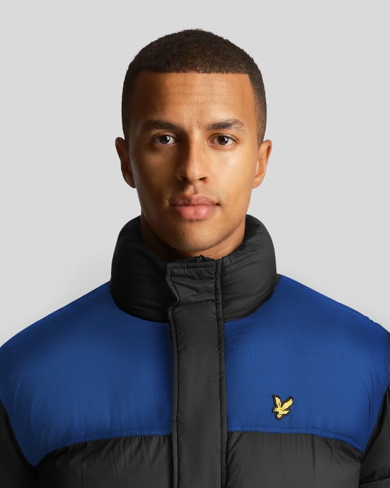 Lyle & Scott – Lange, wattierte Pufferjacke in Schwarz - Image 4