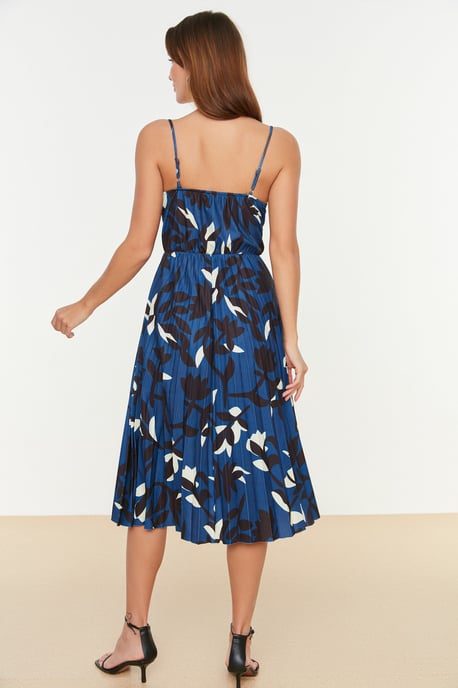 Trendyol Femmes Double boutonnage Une ligne Midi Robe - Image 5