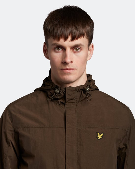 Lyle & Scott Jacke mit Kapuze und Taschen in Olive - Image 4