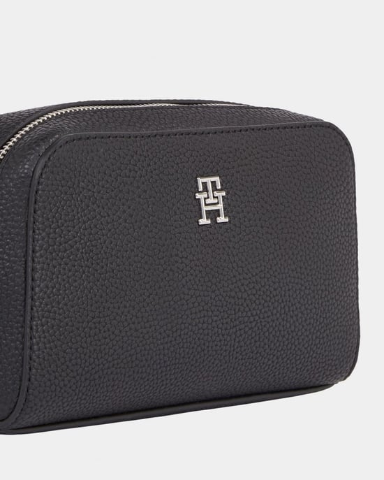 Tommy Hilfiger TH Emblem Crossover Tasche - Image 3