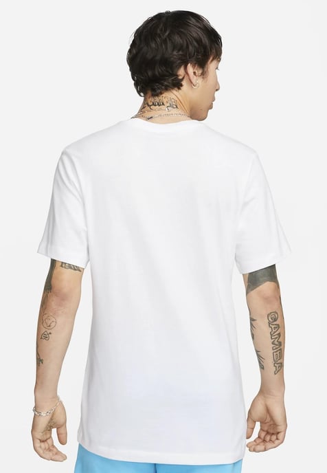 Nike M NSW Club+ BRD PK HBR T-Shirt in Weiß - Image 2