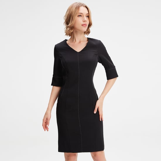 Kurzes Kleid mit kontrahierten Nähten - Image 3