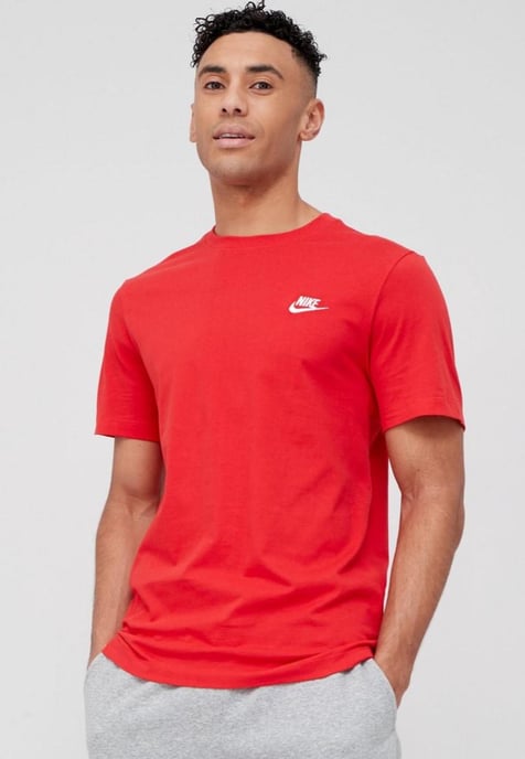 Nike Sportswear T Shirt Club in Rot - Image 1