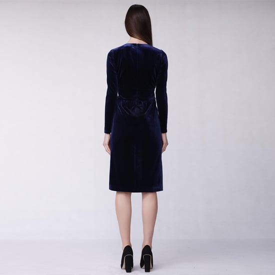 Samtkleid mit Spitzenausschnitt - Image 2