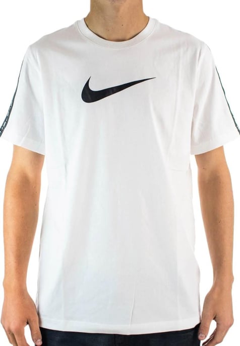 Nike Sportswear Repeat T Shirt Club in Weiß - Image 1