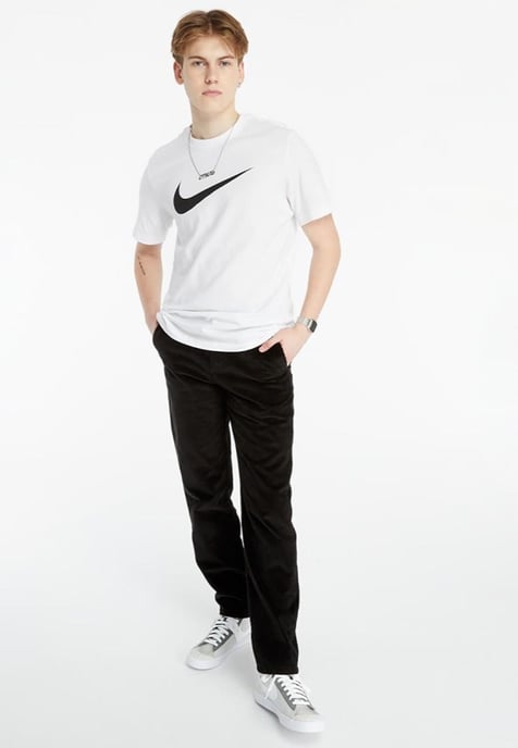 Nike Swoosh Logo-T-Shirt in Weiß - Image 4