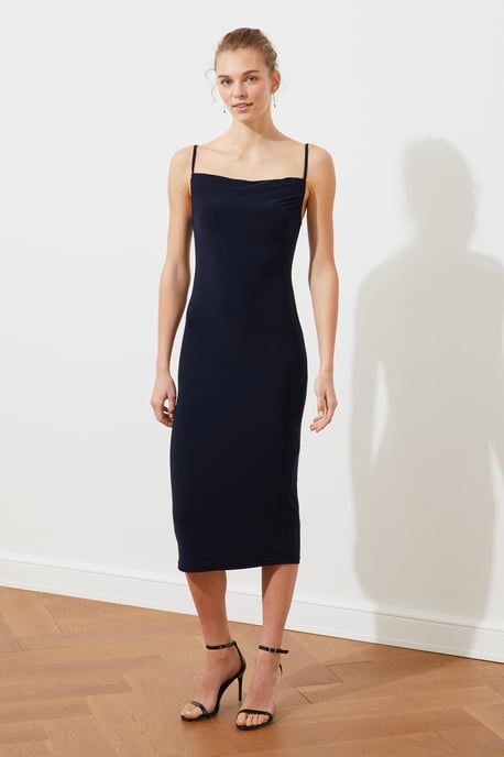 Trendyol Femmes Col Col Corps conique Midi Robe - Image 4