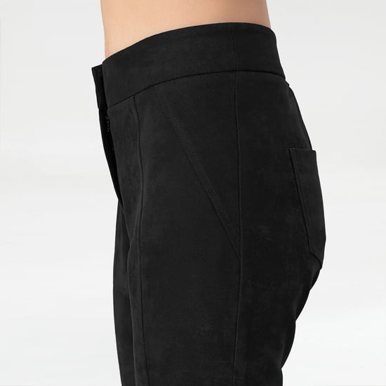 Schlanke, strukturierte Hose aus Stretch-Wildleder - Image 5