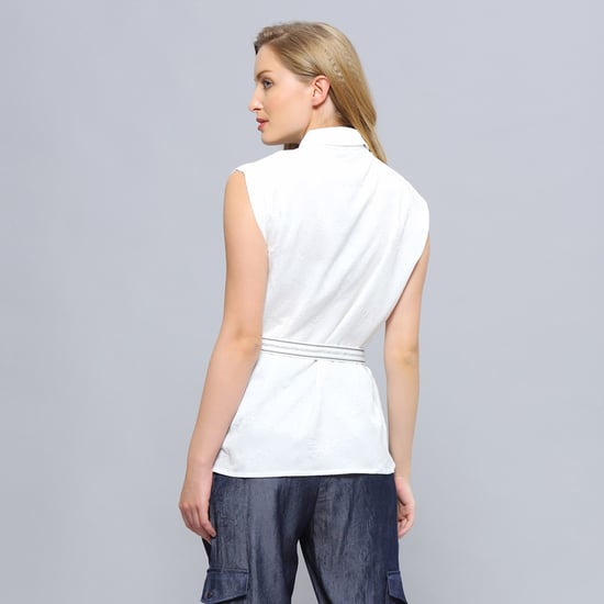 Sleeveless trimming shirt