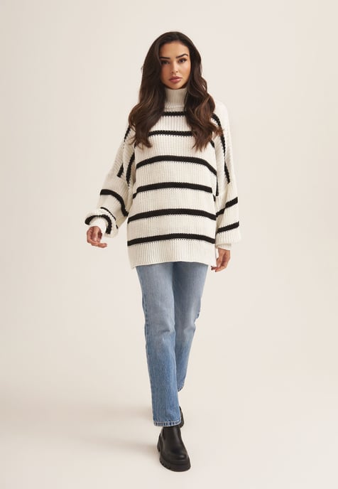 Kuscheliger Strickpullover mit hohem Kragen - Image 1
