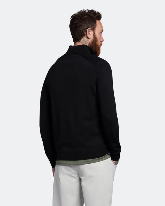 Lyle & Scott Golf Merino 1/4 Zip Pullover in Schwarz - Image 3
