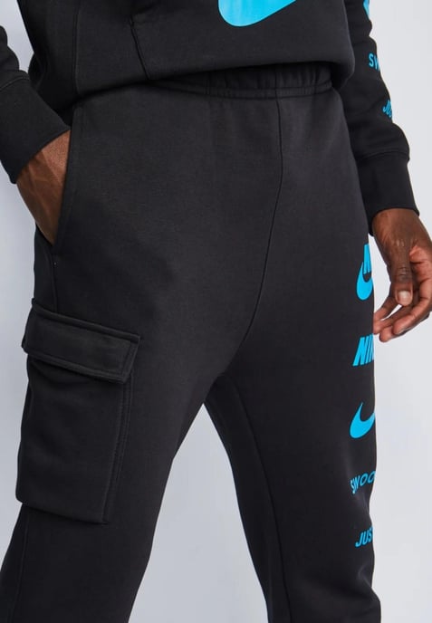 Nike Sportswear Standardausgabe Trainingsanzug mit Kapuze in Schwarz - Image 6