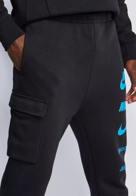 Nike Sportswear Standardausgabe Herren Crew Trainingsanzug in Schwarz - Image 6