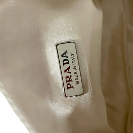 Prada Kristallverzierte Re-Edition 2000 Tasche aus Creme-Satin - Image 5