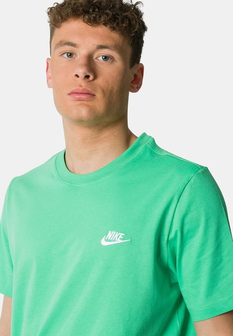 Nike Sportswear Club Herren-T-Shirt in Frühlingsgrün - Image 3