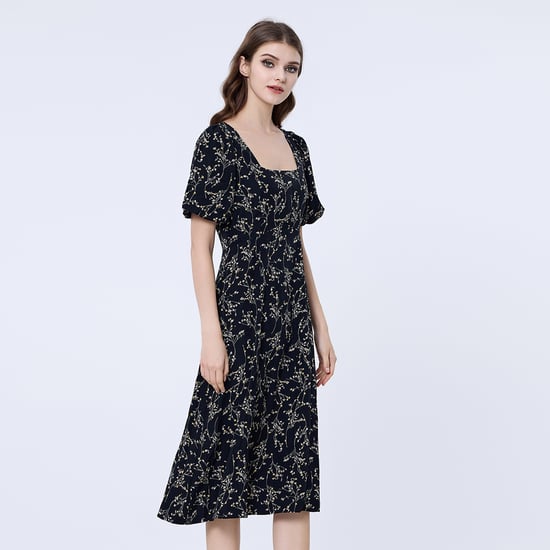 Kleid mit quadratischem Ausschnitt und Liberty-Print - Image 5