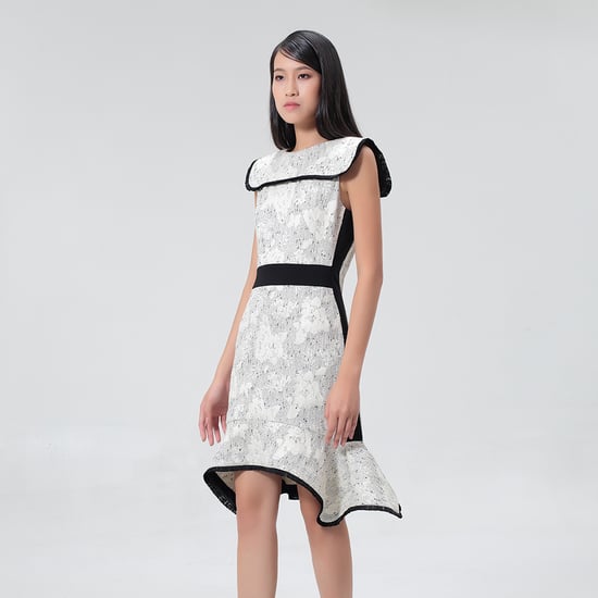 Maßgeschneidertes Brokatkleid mit kontrastierenden Borten - Image 3