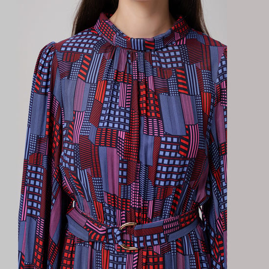 Kurzes Blusenkleid mit grafischem Print - Image 6