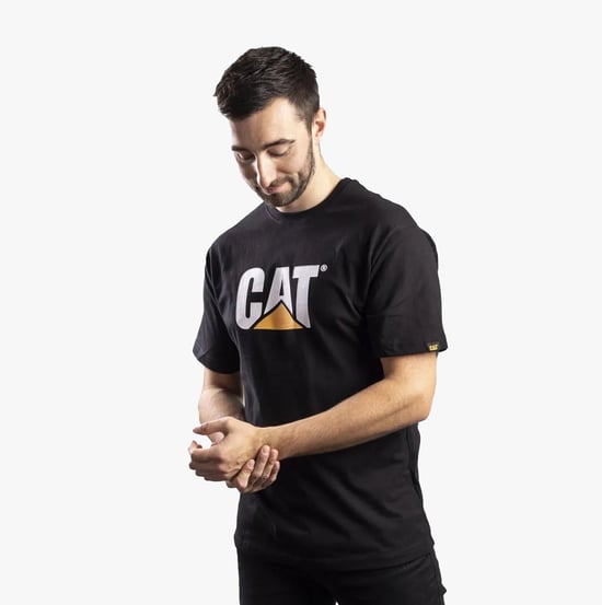 CAT MARKENLOGO Herren Baumwoll-T-Shirt Schwarz - Image 1
