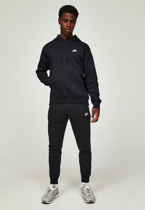 Nike Herren Sportswear Club Fleece-Trainingsanzug in Schwarz - Image 1
